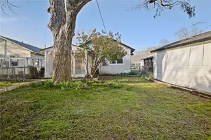 820 W College St, Sherman, TX 75092 - Photo 29