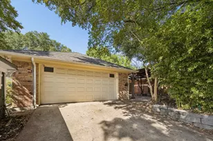 9918 Chimney Hill Ln, Dallas, TX 75243 - Photo 37