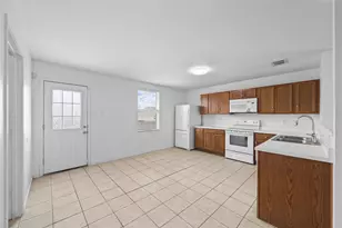 8421 Cotton Valley Ln, Arlington, TX 76002 - Photo 11