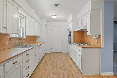 10636 Chesterton Drive, Dallas, TX 75238 - Photo 11