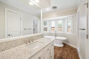 10115 Laingtree Dr, Dallas, TX 75243 - Photo 17