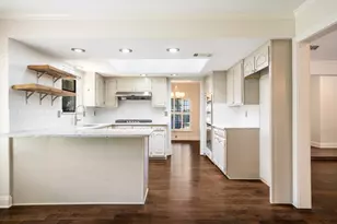 10115 Laingtree Dr, Dallas, TX 75243 - Photo 9