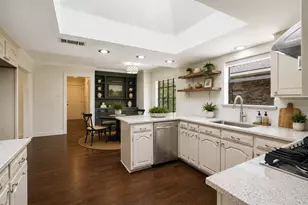 10115 Laingtree Dr, Dallas, TX 75243 - Photo 3