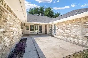 10115 Laingtree Dr, Dallas, TX 75243 - Photo 25