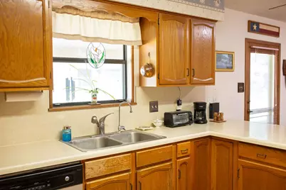 1021 Avenue B, Fredericksburg, TX 78624 - Photo 15