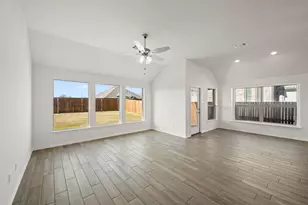 4553 Sweet Clover Ln, Fort Worth, TX 76036 - Photo 3