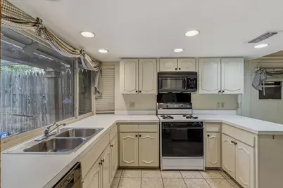13121 Pennystone Drive, Farmers Branch, TX 75244 - Photo 11