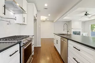 10620 Lorwood Dr, Dallas, TX 75238 - Photo 11