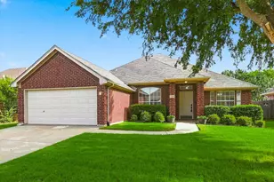 324 Camp Creek Dr, Arlington, TX 76002 - Photo 1