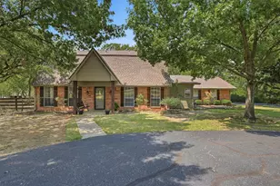 1806 Carriage Estates Rd, Sherman, TX 75092 - Photo 1