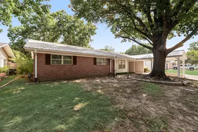 1716 Harris Street, Gainesville, TX 76240 - Photo 5