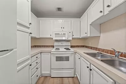 1300 Chapel Creek Road #1302, Waco, TX 76712 - Photo 5