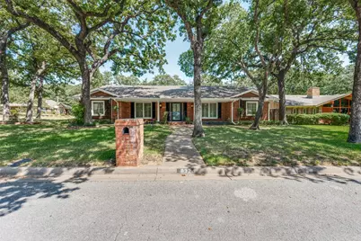 832 Wheelwood Drive, Hurst, TX 76053 - Photo 3