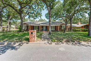 832 Wheelwood Dr, Hurst, TX 76053 - Photo 3
