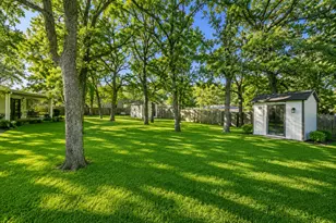 209 Mistletoe Ln, Keene, TX 76059 - Photo 35