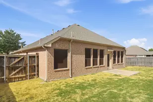 2927 Albares Dr, Grand Prairie, TX 75054 - Photo 31
