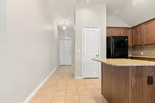 2927 Albares Dr, Grand Prairie, TX 75054 - Photo 11