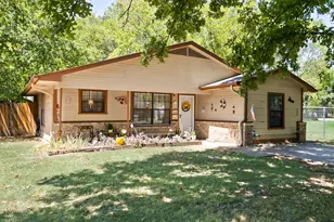 1702 S Clay St, Kaufman, TX 75142 - Photo 1