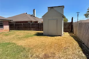 405 Odell St, Cleburne, TX 76033 - Photo 35
