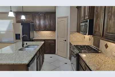 113 Chelsea Court, Lewisville, TX 75067 - Photo 5
