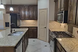 113 Chelsea Ct, Lewisville, TX 75067 - Photo 5