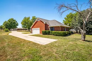800 Oak Ln Dr, Joshua, TX 76058 - Photo 7