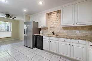 19 Country Lake Dr, Carrollton, TX 75006 - Photo 9