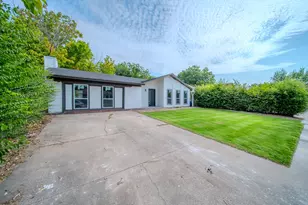 821 Lexington Dr, Lancaster, TX 75134 - Photo 3