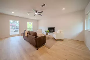 821 Lexington Dr, Lancaster, TX 75134 - Photo 9