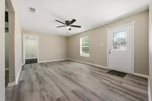 2708 Burchill Rd S, Fort Worth, TX 76105 - Photo 9