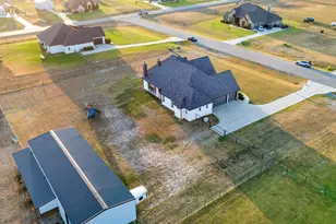 114 Chisos Dr, Decatur, TX 76234 - Photo 3