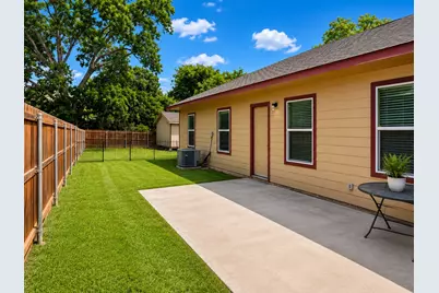 719 E 6th Street, Bonham, TX 75418 - Photo 19