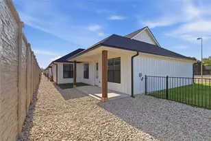 204 E Ewell St, Granbury, TX 76048 - Photo 25