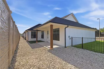 210 E Ewell Street, Granbury, TX 76048 - Photo 25