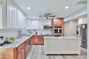 718 Green Valley Dr, Abilene, TX 79601 - Photo 9