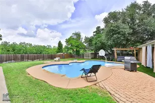 718 Green Valley Dr, Abilene, TX 79601 - Photo 19