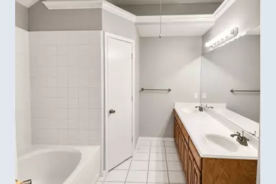 617 Pleasant Valley Drive, Burleson, TX 76028 - Photo 7