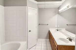 617 Pleasant Valley Dr, Burleson, TX 76028 - Photo 7