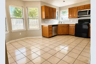 617 Pleasant Valley Drive, Burleson, TX 76028 - Photo 3