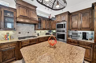 3617 Vineyard Way, Farmers Branch, TX 75234 - Photo 19