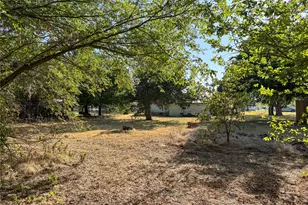 504 S Hall St, Montague, TX 76251 - Photo 27