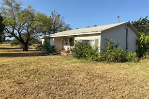 504 S Hall St, Montague, TX 76251 - Photo 1