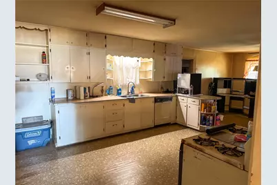504 S Hall Street, Montague, TX 76251 - Photo 11
