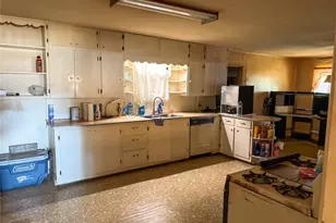 504 S Hall St, Montague, TX 76251 - Photo 11