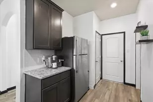7533 Pleasant Oaks St, Fort Worth, TX 76120 - Photo 11