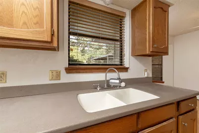 211 Oak Court, Springtown, TX 76082 - Photo 21
