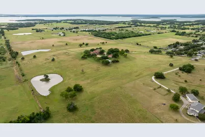 701 W Walcott Street, Pilot Point, TX 76258 - Photo 5