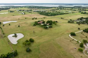 701 W Walcott St, Pilot Point, TX 76258 - Photo 5