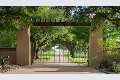 701 W Walcott Street, Pilot Point, TX 76258 - Photo 11