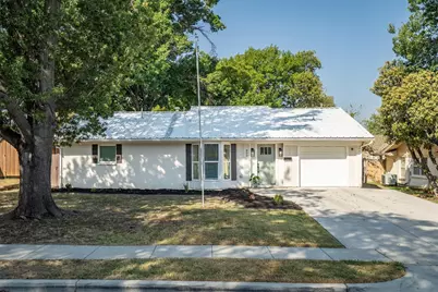 805 NW 14th Street, Grand Prairie, TX 75050 - Photo 1